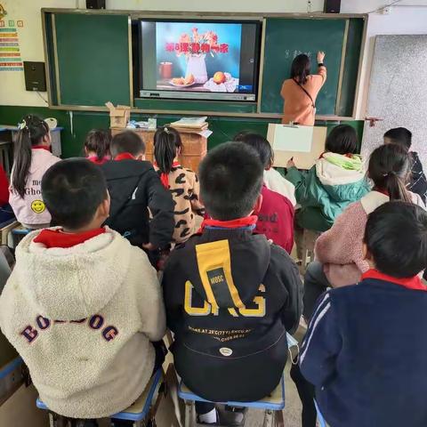 以美育人，以研促教——镇桥墩上小学美术公开课