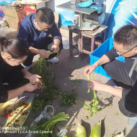 冬至至，包饺子———记八年级组教师团建活动