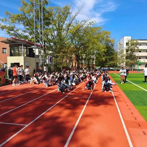 奋战疫情强体魄，运动学习两不误———垫江四中高三学生开展“疫”起来运动之趣味课间操活动