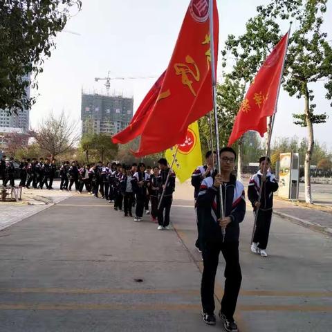 清明远足磨意志，祭扫先烈敬英魂——菏泽一中人民路校区 高二一部社会实践活动