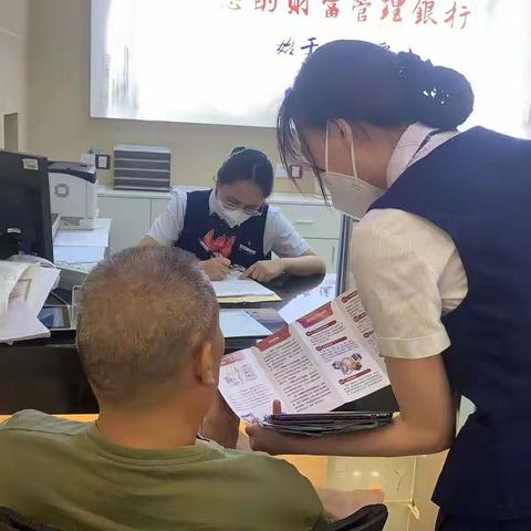 现金人人用 拒收法不容