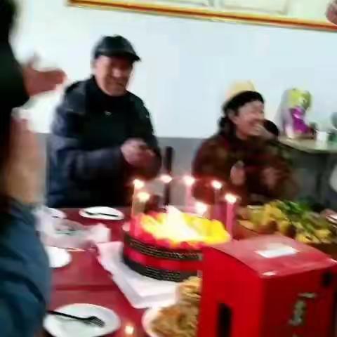 农历十一月二十日是我母亲的生日，祝母亲生日快乐