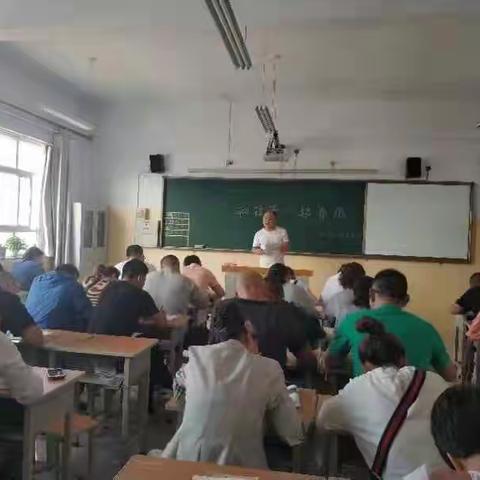 和孩子一起奔跑————实验小学五(5)班召开新学期主题家长会