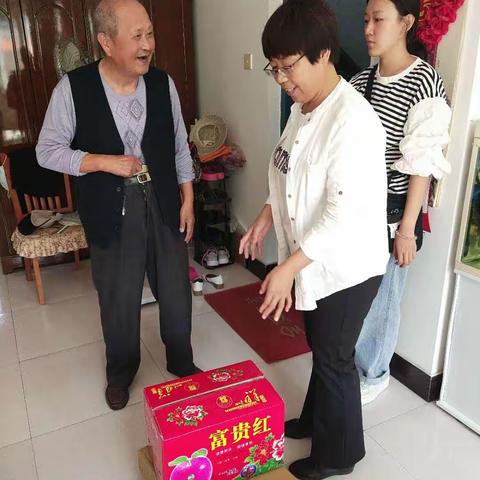 中秋情系老干部 佳节慰问暖人心
