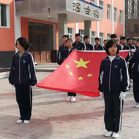 端午祭忠烈，传承爱国心--拜泉县第二中学开展主题升旗仪式