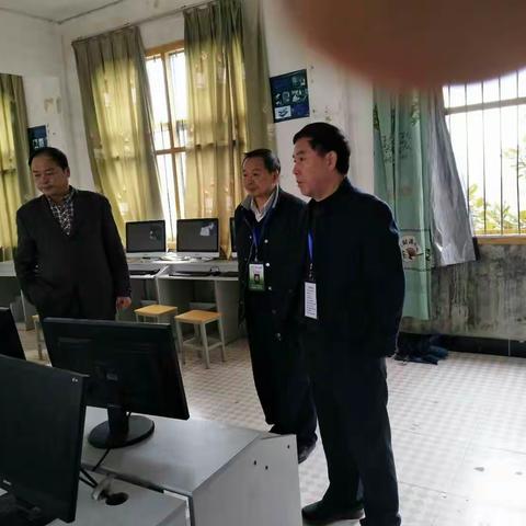 广丰区教体局督学深入嵩峰中学督导