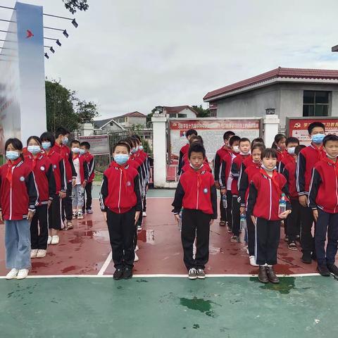 “火焰蓝   情系留守儿童”——记枧头中心小学留守儿童参观消防救援大队实践活动