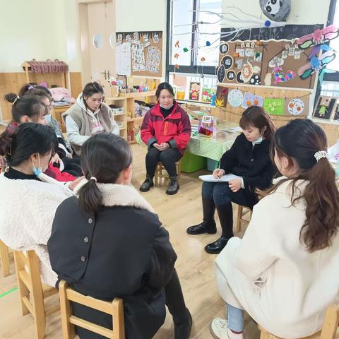 春暖花开，爱在每一刻——霞光滨江幼儿园小班年级组“三八女神节”教研活动