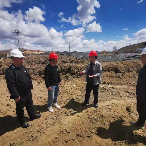 公司总经理曾小刚一行到施工现场进行节日期间安全检查