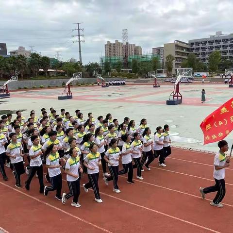 阳光激情跑操，尽显各班风采