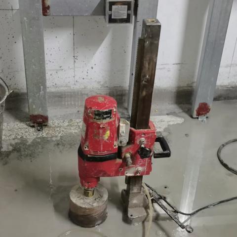 西安诚信水钻打孔施工队，西安奥体中心水钻打孔施工现场，西安诚信水钻打孔施工队联系电话13630286609