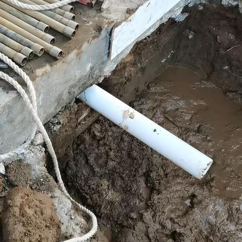 长安区自来水过房钻孔污水过路孔孔联系电话13630286609，西安诚信水钻打孔施工队