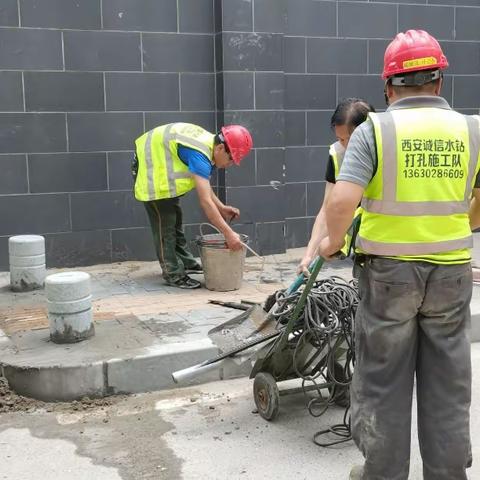 西安人行道步行街广场机动车隔离桩阻车桩拦车桩打孔安装联系电话联系:13630286609