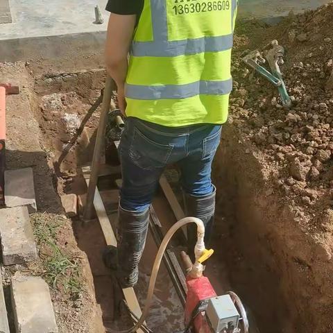 永寿电缆管道过路钻孔顶管铺管穿地龙，永寿排水自来水过房钻孔穿管非开挖不破坏路面钻孔联系电话13630286609