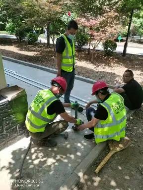 阎良管道过路钻孔，阎良电缆管道穿越马路钻孔顶管铺管穿地龙非开挖水平定向钻孔联系电话13630286609