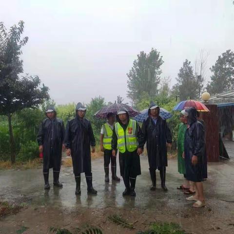 安全守护 忠诚担当 暴雨中的淇县公安力量