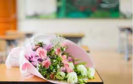 砥砺前行创佳绩 兴学助教谱新篇—丰登坞镇隆重召开教师节庆祝表彰大会