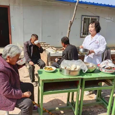 体检免费，还送早餐！老人们喜笑颜开。