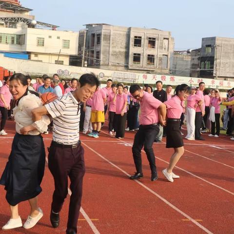 魅力二中 齐心协力 迈向未来，——澄迈县第二中学2022年“三.八”女神节教职工趣味体育运动会