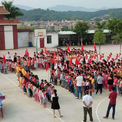 罗播乡万寿小学开展少先队建队70周年暨“红领巾心向党，争做新时代好队员”主题队日活动