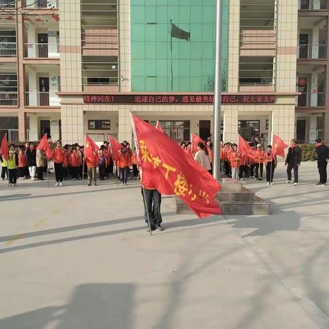 学习雷锋精神，争当新时代好队员          ——莱河镇丁楼小学“雷锋月”活动