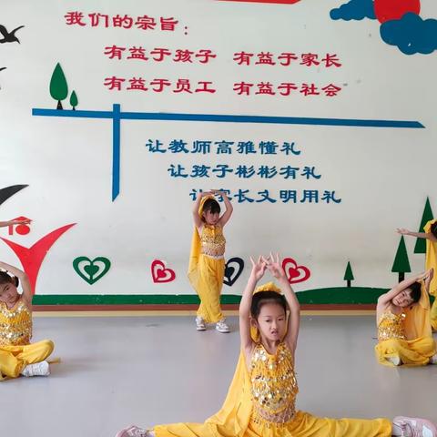 育才幼儿园六一汇演邀请函