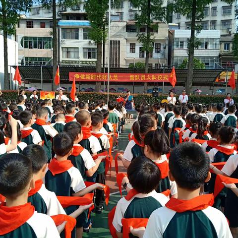 仙桃市汉江小学5月主题党日活动                                  暨新队员入队仪式报道