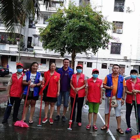 凤翔街道办洗马桥社区开展迎国庆爱国卫生活动