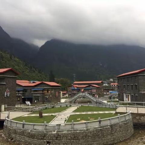 西藏山南的市外桃源一一勒布沟