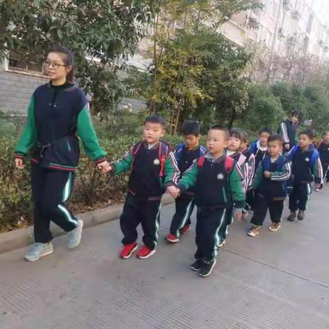 银河绿苑幼儿园大二班社会实践活动———逛超市