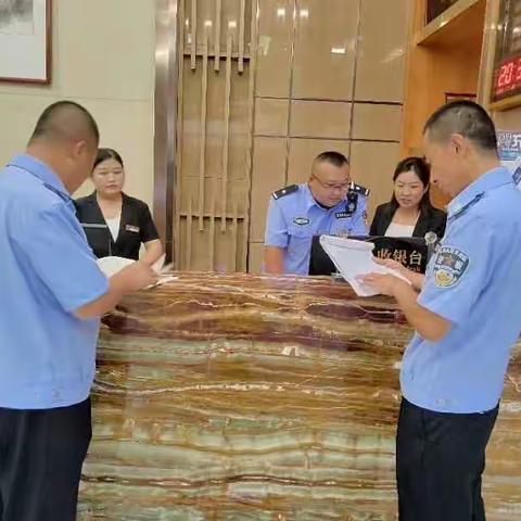 离石分局开展夏夜治安巡查宣防集中统一行动