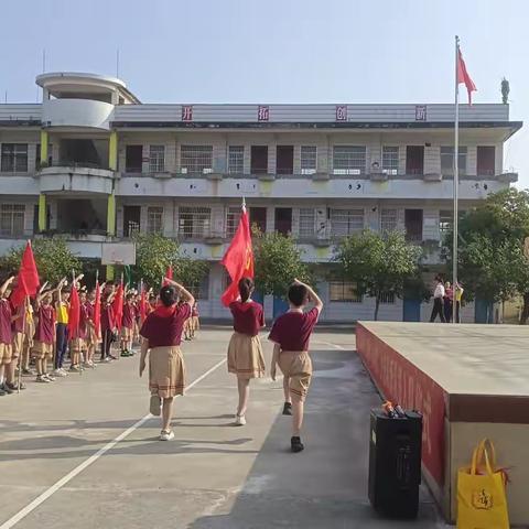 “学习党的二十大，争做时代好队员”——2023春玉州区太阳小学新队员入队仪式