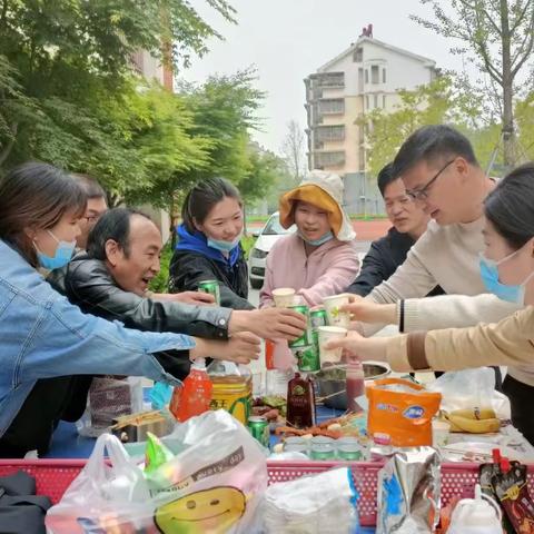 春风送暖他乡客，众志成城抗疫情 ——人民路小学假期慰问留校客籍教师