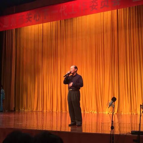 观摩惠东老干部活动中心的文艺表演