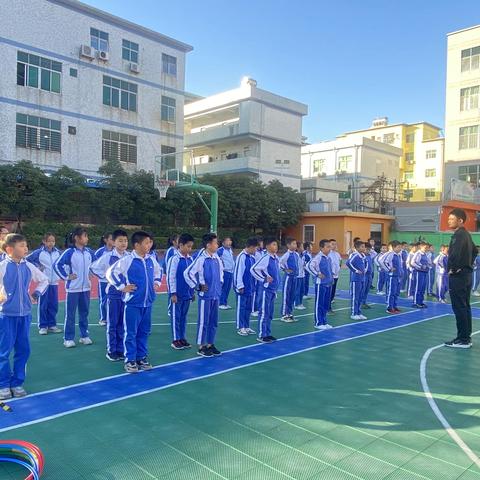 弘文学校体育教研公开课——《障碍跑》