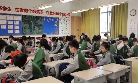 整理书包你行吗？——百树北湖学校二78班劳动教育第二课