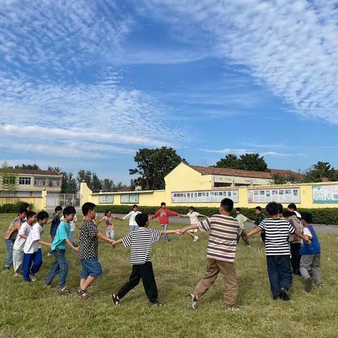 努力成为最好的自己——洪寺小学“爱心传递，情暖校园”系列活动