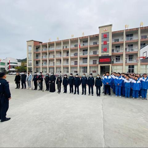 加强反恐防暴学习，共建安全和谐校园——记中峰镇中心学校反恐防暴演练