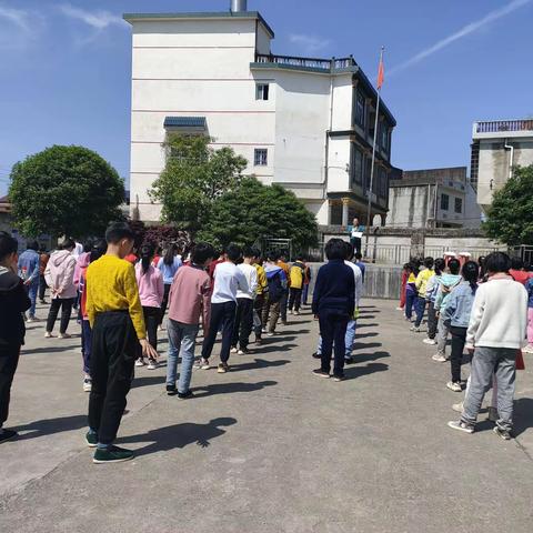 琅塘镇桥头完小“我劳动，我光荣，我幸福” ------五一劳动节特别活动