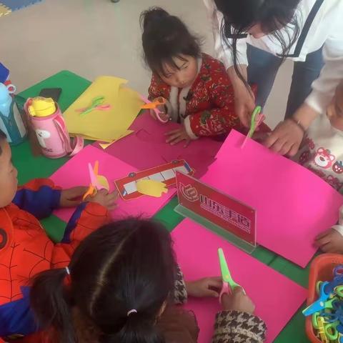 南鲁集镇中心幼儿园开展山东手造 剪纸活动