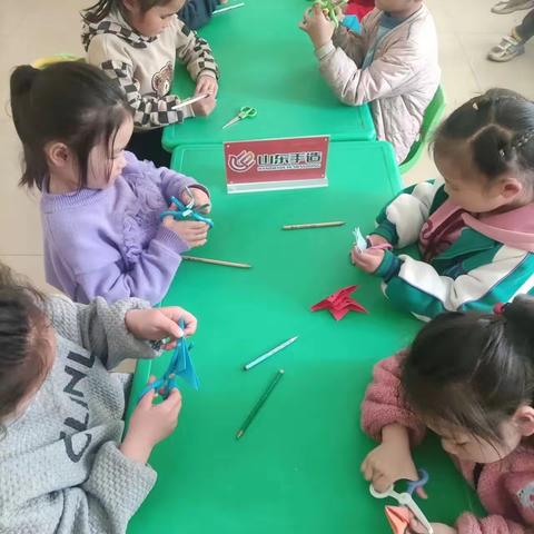 强国复兴有我—南鲁集镇张阁幼儿园开展山东手造-手工剪纸活动