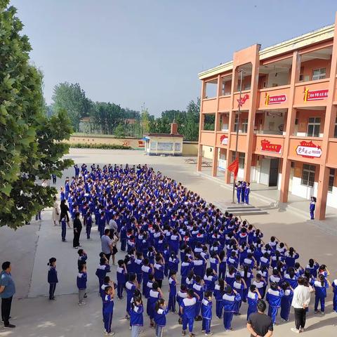 【全民国防教育】国防宣讲进校园 红色基因薪火传