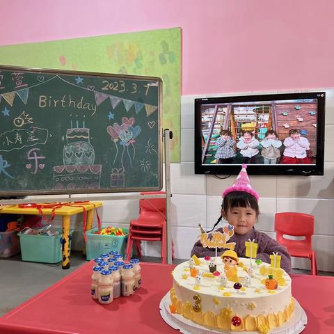 未来之星幼儿园小三班生日会-㊗️萱萱小朋友生日快乐🎂