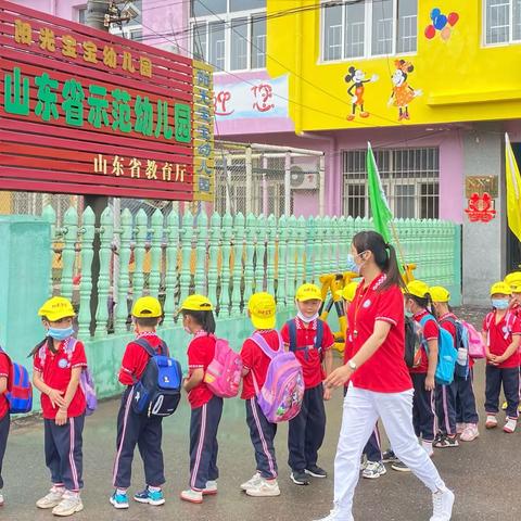 “走进小学·憧憬未来”——阳光宝宝幼儿园幼小衔接走进蓝泰小学体验日活动！