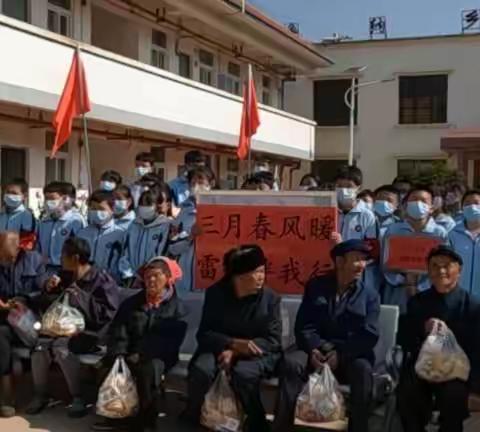 三月学雷锋，情暖敬老院——鲁纳乡中学师生慰问敬老院