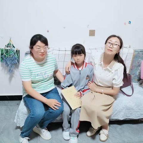 家校共育 为爱行走——记金龙明德小学 二年级组家访活动