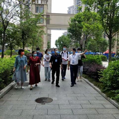 市创城办第二督查组到梧州市苍海小学就学校创城工作进行检查指导