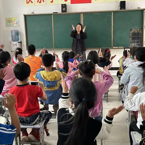 【阳尹•美育】情系青少年 关爱进校园——渭南市老年大学和青年音乐家联合会帮扶阳尹小学艺术社团活动纪实