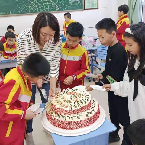 欢欢喜喜迎新年 ——通辽市实验小学三年二班“放飞童年，追逐梦想”元旦晚会