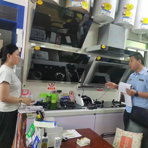 圣井市场监管所开展个体工商户服务月活动